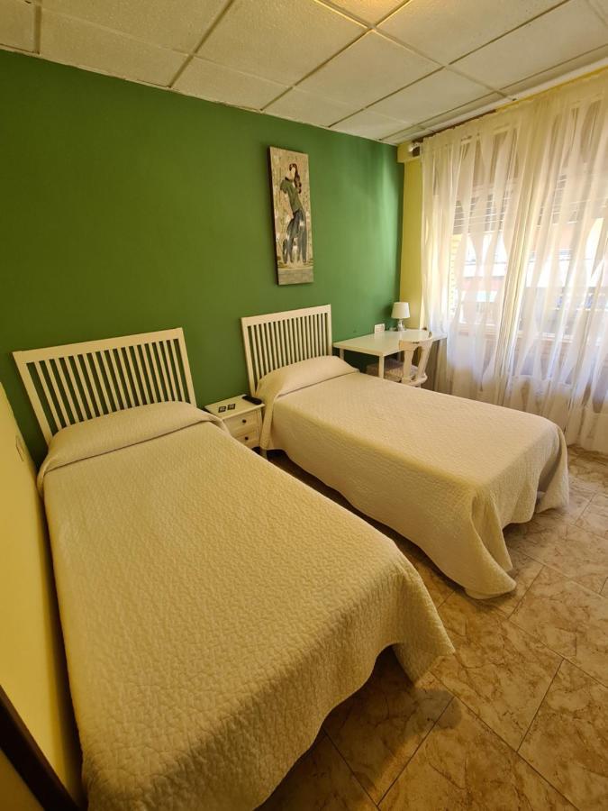 Hostal Foncalada Oviedo Værelse billede
