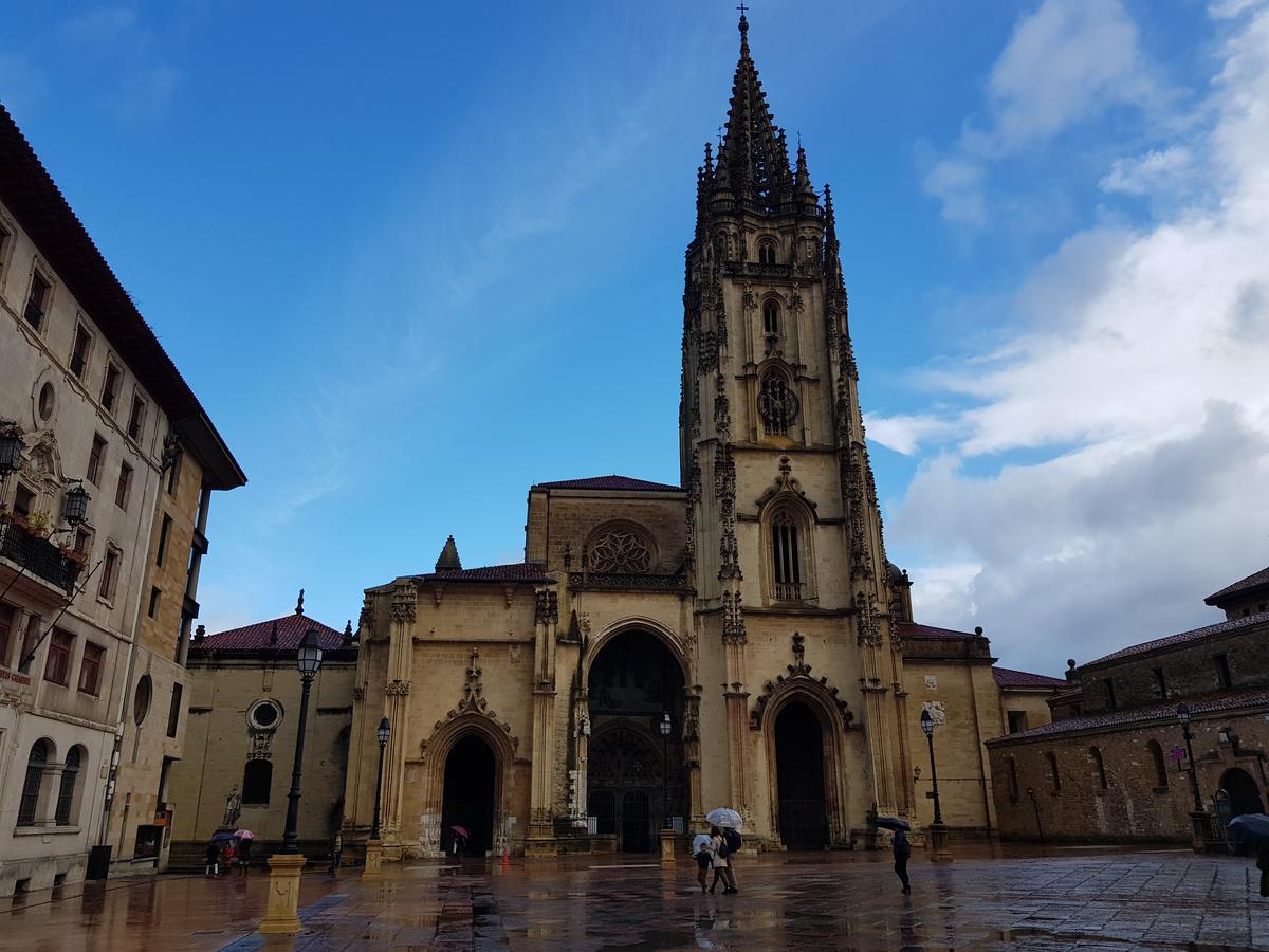 Hostal Foncalada Oviedo Eksteriør billede