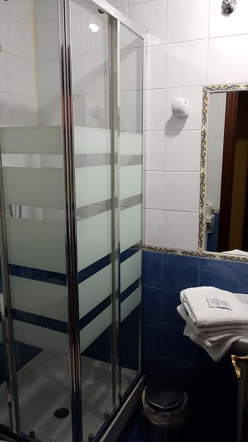 Hostal Foncalada Oviedo Eksteriør billede